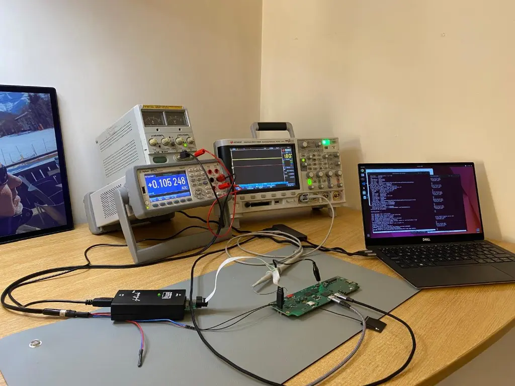 Active-Edge hardware bench with oscilloscope, power equipment, debug probe, development board and Linux workstation